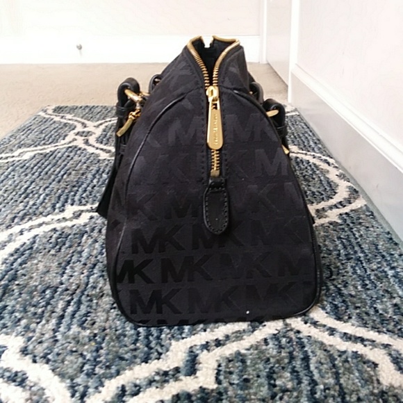 Black and gold Michael Kors handbag - Picture 2 of 4
